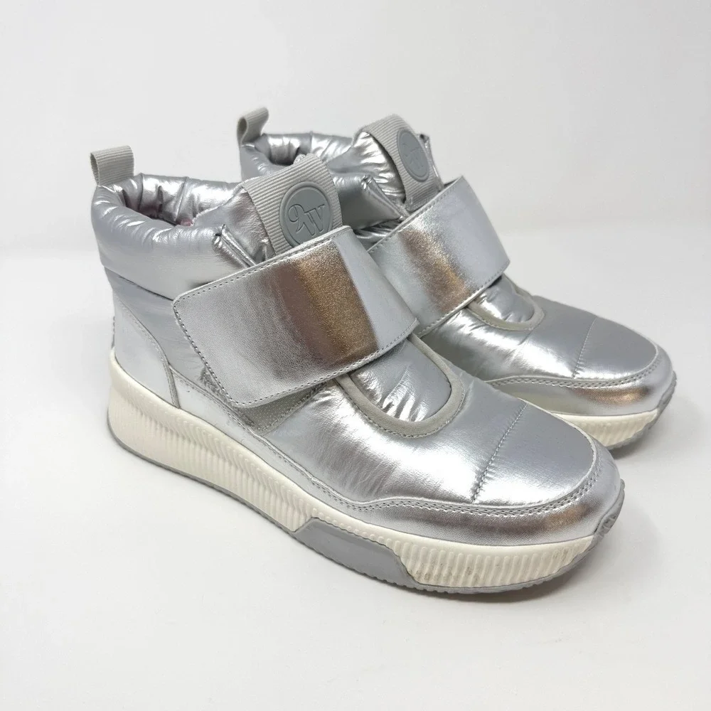 Nine West WNTUMBLE3 Silver Metallic Puffer Boot Sneakers Womens 7M Quilted Strap